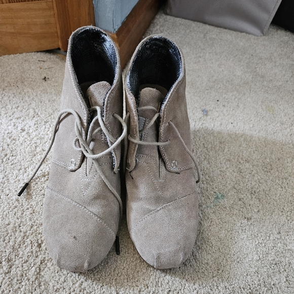 TOMS | Desert Wedge Bootie - Picture 2 of 8